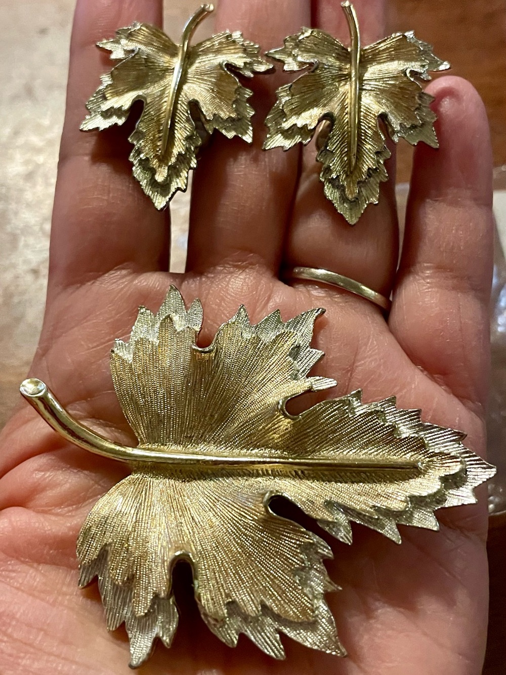 Sarah Coventry Gold Leaf Brooch and Earrings Set